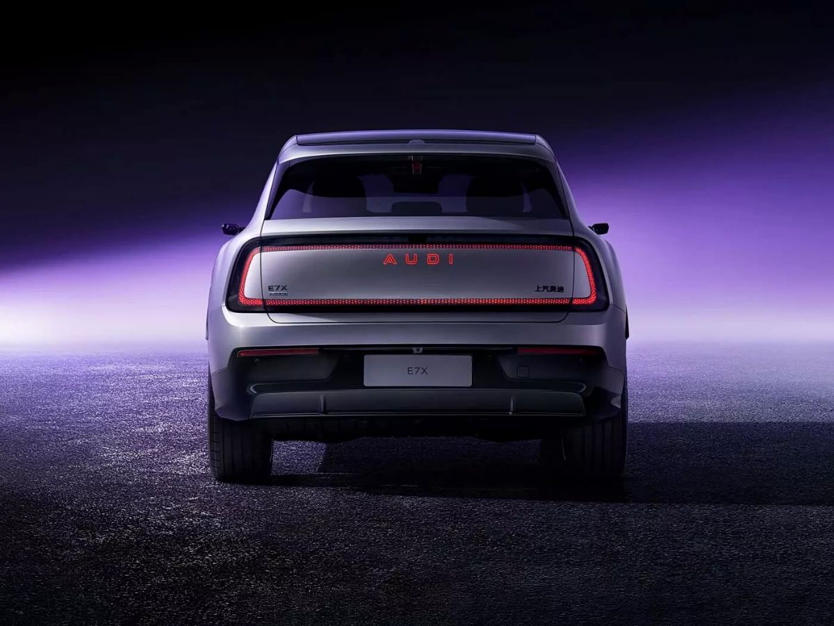 Το E7X είναι το δεύτερο αυτοκίνητο της AUDI